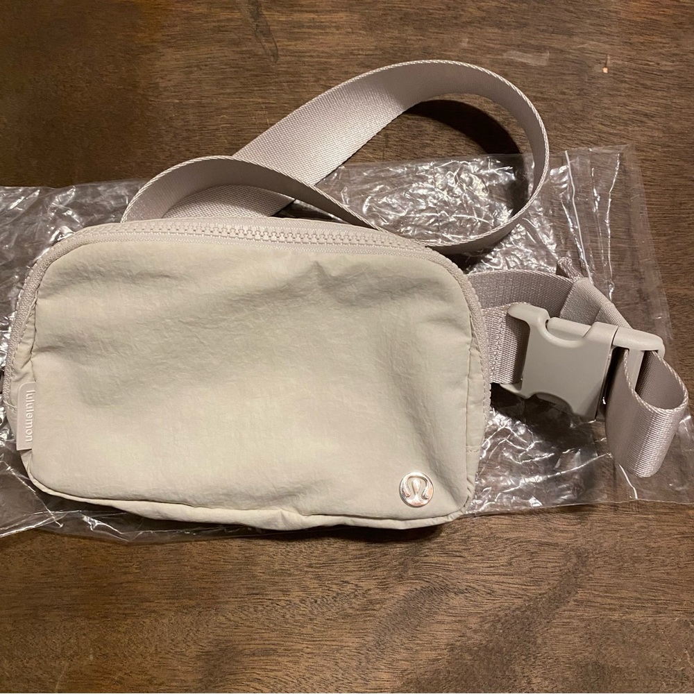 Lululemon Everywhere Belt Bag White Opal